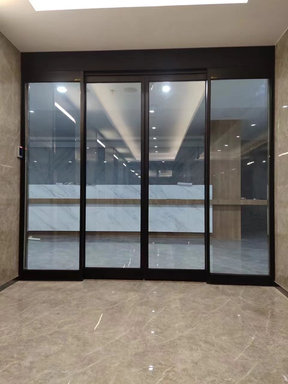 海安市玻璃伸缩门